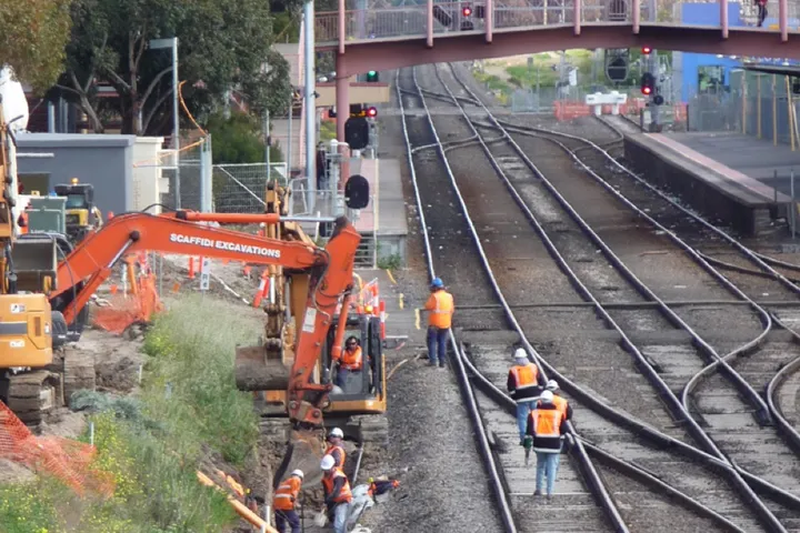 BMD-DoT-Sunbury-Electrification-Sept-2010_web.jpg